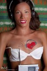 Immagine realizzata per il Contest 56 - Onde.

Il tema mi ha riportato alla memoria le onde radio. Ho quindi provato a sperimentare insieme alla modella Gaya Bernacchia ed alla make up artist Celeste Dragotto un mini body painting giocato tra elementi reali ed elementi, per l'appunto, disegnati.

Voi che ne pensate? :)