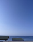 Progetto: amo molto "ridurre all'osso" ogni elemento che componendo un paesaggio cattura la mia attenzione. In questa foto intendevo accomunare la vicinanza del blu a ogni cosa, laddove mare e cielo si lasciano "sfiorare" da un oggetto concreto


Fotocamera: Pana TZ10