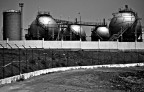 fenomenologia industriale dietro la spiaggia.