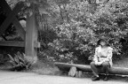 Signor Gipponese si riposa nel suo Japanese tea Garden di San Francisco