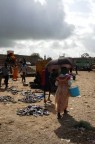 Il mercato del pesce di Mbour in Senegal , eIl  pi grande dell'africa occidentale. Questo importante centro ittico si trova a 80 km da Dakar.Il mercato , si svolge tutti i giorni lungo un tratto di costa di 200 metri. Le imbarcazioni possono stare in mare anche una settimana intera ma normalmente il loro lavoro si compie in una sola nottata. Vengono pescate diverse variet di pesce e  molluschi.