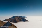 Isola in un mare di nubi
