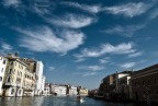 la classica foto turistica, c'erano pure i palazzi che per effetto dell'umidit stavano pericolosamente pendendo...