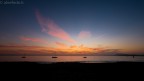 Lanzarote, nei pressi della celebre Papagayo, Playa del Pozo al crepuscolo ci ha riservato questo magnifico spettacolo colorato.
Lumix GH2 + 7/14.