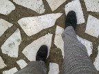 ...non guarda oltre...