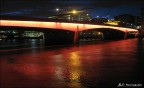 ...passeggiando per Londra.
Scattata con una compattina, naturale come lei l'ha fatta. :)

Sono accetti ogni tipo di suggerimenti/critiche, specie quelli negativi. :)