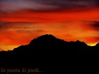 Lo spettacolo delle alte cime contrasta violentemente con le nostre abitudini visive, tanto che il naturale assume sembianza di soprannaturale.

Monte Bianco 4.810 m - Tramonto
Alpi Nord Occidentali