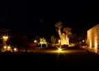 Italia, Puglia, 15km da Bari
Mentre degustavo ottime leccornie all'interno di questa cascina, all'esterno si poteva godere di questa magica atmosfera.
Che ne pensate di questa foto? pf mi date suggerimenti per migliorare? 
grazie!!
F