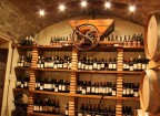 posto altre foto di una cantina in valpolicella sperando siano di vostro gradimento.
consigli su luce e composizione sono sempre ben accetti!!!