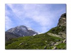 Prato, roccia e cielo