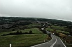 lungo le colline della bassa toscana nelle vicinanze di Piancastagnaio.
Scattata attraverso il vetro dell'auto data la pioggia