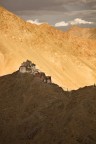 scatto effettuato in Ladakh(India) durante la visita ad un tempio arroccato sul versante di una montagna propio come quello ritratto che si trovava dall'altra parte della vallata!
a voi...un saluto!