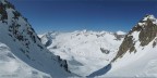 Panorama scattato in una splendida giornata di sole sulla neve del ghiacciaio Presena.
Panorama ottenuto dall'unione di 4 scatti di una Nikon coolpix s8200
t 1/1250 sec
f/6.6
ISO 100
lunghezza focale 4,5 mm
Post produzione: photomerge in photoshop e crop in formato panoramico 2x1
Suggerimenti e critiche molto molto graditi
Alessandro