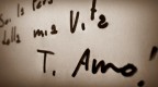 Una lettera scritta a mano - d'amore - oggi  diventata una cosa desueta. Cambiano le epoche, cambiano i costumi, e cambiano anche i confini tra ci che prima era normale, e oggi non lo  pi nella stessa misura di ieri. "Strano"......