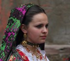 Ragazza in costume
