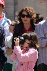 In occasione della Festa di S. Efisio

http://www.photo4u.it/viewcomment.php?pic_id=575466

"inciampo" in questa piccola fotografa. Mi ha fatto piacere vedere una bimba che si dedica alla fotografia con una reflex, ormai sono tutti fissati con il cellulare!!!