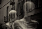 l'indifferenza rende le persone trasparenti