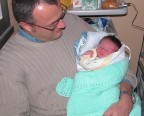 La prima volta che ho preso giovanni in braccio. Che emozione, ho avuto la senzazione che fosse consapevole di stare con il suo pap...