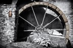 Modello fotocamera: Canon EOS 5D Mark III
Velocit otturatore: 1/80sec
Apertura: f/11
ISO: 100
Compensazione esposizione: 0 EV
Lunghezza focale: 24 mm
Informazioni lente: Sigma DH HSM IF 24-70mm F2.8

Software
ACR + Silverfxpro

Ho usato la l'effetto "bianco e nero bruciato" perch il colore della ruggine del mulino 
e del cartello di divieto mi 
hanno fatto venire immente qualcosa che  bruciato.


Consigli e Critiche .