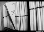 Uno scaffale impolverato di antichi libri di legge... uno di questi attira la mia attenzione...e fa capolino.