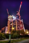 Questa immagine mostra lo stato dei lavori della costruzione della Torre San Paolo a Torino. 
Scatto multiplo con mappatura dei toni, fatemi sapere cosa ne pensate perch sto affinando la mia tecnica per la fotografia notturna.