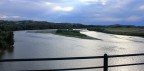 sul ponte del po mentre arriva il temporale