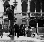 ....i fanciulli trovano il tutto nel nulla ..gli adulti il n
