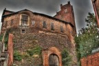 Il castello di Montemagno, drammatizzato in HDR.
...e poi da queste parti fanno un ottimo Ruch!