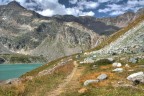 Costeggiando il lago Serr, guardando le Levanne.