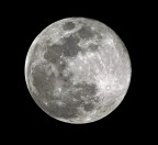 Niente a che vedere con il colore,  chiamata luna bl quando accade la 3a luna piena nello stesso mese... ecc. 
L'ottica era una Matsukov 1100mm f.10,5 su Canon 30D esposta 1/125sec. a 100iso.