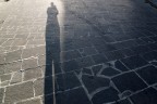 al limite, tra la luce  e le tenebre.
A voi per le critiche.