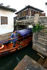 Scatta a Zhou Zhuang, una water town a qualche decina di km da Shanghai.

C&C graditi.