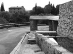 in una strada della maremma toscana mi sono imbattuto in questa scena e mi sembrava pi bella in b/n che a colori.
exif: canon 550d / ob. 18-55 foc. 29 mm/ t 90/ f 6.7/ iso 100
commenti sempre graditi.