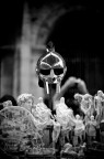 maschera da gladiatore su una bancarella al colosseo