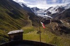 Il Ghiacciaio dei Forni  localizzato nel Gruppo Ortles-Cevedale in alta Valtellina all'interno del settore lombardo del Parco Nazionale dello Stelvio.