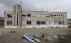 La vecchia sede del club nautico di Riccione  un palazzo ridotto in rovine.La vecchia sede  circondata da un recinto di legno secondo me poco fotogenica ma cos  la realt.Per il palazzo in rovine ho cercato di usare una gamma cromatica bassa.Dati exif:ISO 200 f/11 Ts= 1/60 sec. 18mm con treppiedi.