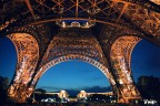Alcune fotografie scattate a Parigi durante un breve soggiorno. Allora scattavo con pellicola e diapositive, con me avevo un 28/80; 70/300; un luminoso 28f1,9 e il cavalletto. Avrei voluto inserirle in modo consecutivo, magari aumentandone la quantit ma non sono riuscito. Cos ho deciso di scegliere le foto per luoghi, anche se i pi classici, ma ripresi (spero) nei momenti pi suggestivi. Commenti e suggerimenti saranno comunque graditi.