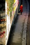 Passante in rosso