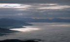 In una mattina di novembre quando la nebbia sembra avvolgere ogni contorno. Ho preso la macchina e guidando con molta attenzione mi sono diretto sul vicino  monte Subasio.  (nov-99, zoom 70-300, diapositiva 100iso).