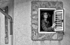 Une femme  sa fentre