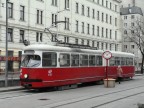 Uno dei pochi scatti street che ho fatto e che mi piace.
Vienna. Scatto risalente al febbraio 2007, fotocamera compatta Kyocera M410R, nessuna modifica in pp (anche perch non so usare programmi di fotoritocco )
Suggerimenti e critiche sempre ben accetti.