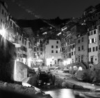 Riomaggiore dopo il tramonto.
Hasselblad 501c/m, 80/2.8 CF Planar, Fuji Acros 100.

Flickr: http://www.flickr.com/photos/anext/8278294160/in/photostream