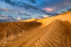 Luce e pioggie solcano le dune...Il vento arrivera di notte, per cancellarne di nuovo, come sempre , i solchi