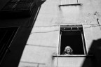 Controne: signora alla finestra