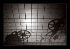 vecchi apparecchi per pellicola cinematografica al Museo del Cinema di Torino riflessi sul pavimento