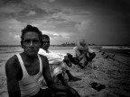 Questa foto la scattai in Sri Lanka, questi pescatori mi raccontavano le loro disgrazie, che non c'era pi pesce, il loro villaggio era stato reso al suolo dallo tsunami e che la barriera corallina era stata spazzata e cos facendo era cambiata la corrente oceanica...