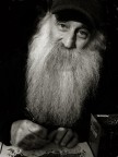 L'uomo del banco dei giocattoli b&amp;N