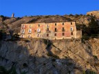 Palazzo nella roccia