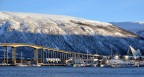 Immagine scattata dalla terra ferma, ad un fiordo norvegese. Troms, l'ultima citt abitata a nord della Norvegia, prima di Capo Nord.