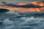 alba fotografata dal monte Cornizzolo...ero salito per fotografare la fioritura dei crochi ma prima del sorgere del sole la natura mi ha deliziato con questo scenario...la nebbia,grazie al vento sembrava danzare sopra la piana...spero vi piaccia....un saluto!